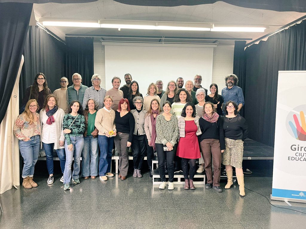 educacio_gi's tweet photo. Ahir a Girona vam celebrar la 8a Jornada anual de la Xarxa de Ciutats Educadores de les Comarques Gironines. Els diferents municipis participants vam treballar l'avaluació de les polítiques públiques com a element essencial per construir una ciutat educadora.
#gironaeducadora https://t.co/UVS3BpkcUs