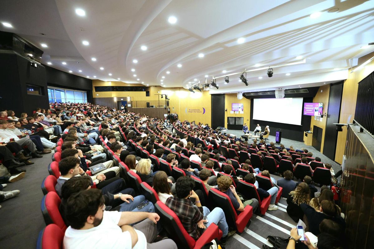 Sébastien Missoffe, dynamique DG de Google France, est venu à la rencontre des étudiants de NEOMA Rouen !

J'ai  cette chance de connaître la plupart des acteurs économiques et  décideurs publics en situation d'œuvrer aux grandes mutations sociales  et technologiques de notre