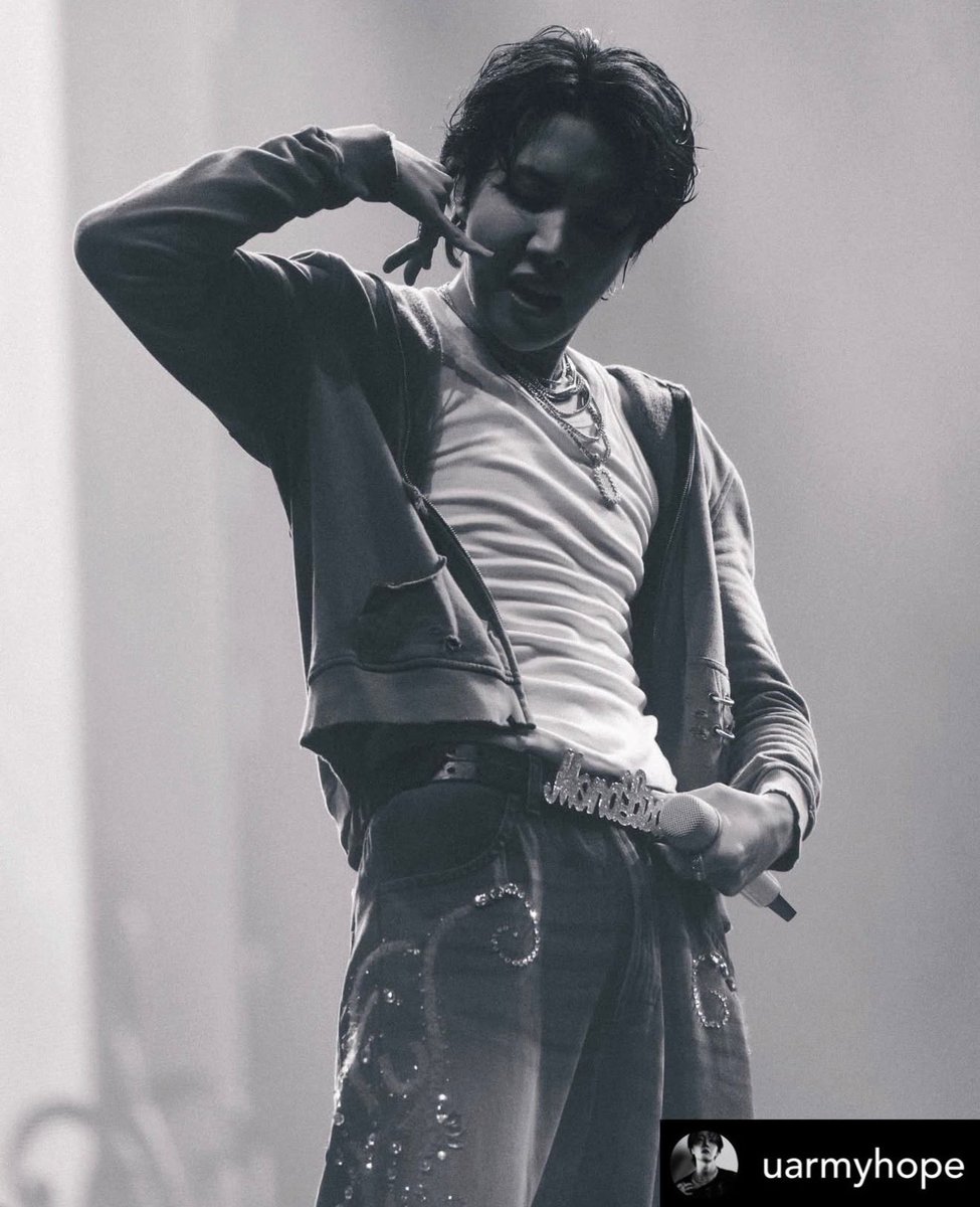 1 RT = 1 vote

I vote #jhope for #2025MAMAVOTE