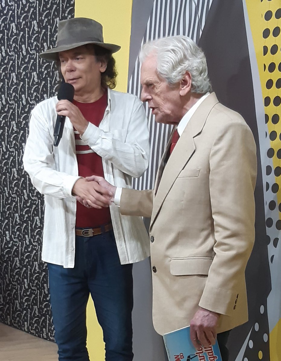 jadercantor's tweet image. São 43 anos de parceria com o Chefe Carlos Magalhães. Na Rádio América AM, Rádio Capital AM, TV Record, Rádio 1440 AM (todas no Rio de Janeiro, RJ). Na Rádio Mucuri AM (Teófilo Otoni, MG), Na Criart TV, TV Digital, Geração TV, Teresópolis TV e agora na TV Cidade (todas em Teresóp