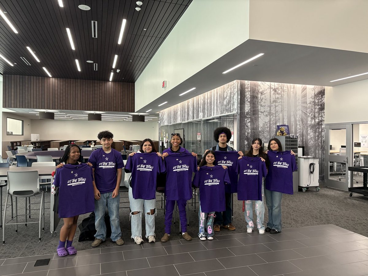 HumbleLib's tweet image. These dual credit Wildcats 🐾💜received a Lone Star ⭐️ College  👕 for making the A and B honor roll🎉🎉🎉🤩🤩🤩