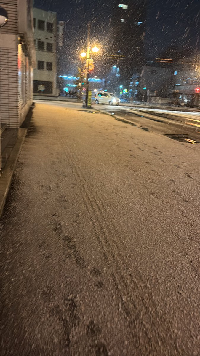 keigo9999's tweet photo. 雪がやばい https://t.co/Wr9rx3hq44