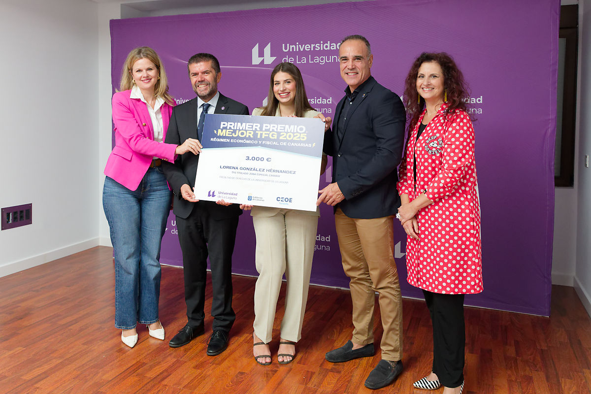 🏅 Una estudiante de Derecho gana el Premio al Mejor TFG de la #ULL sobre el Régimen Económico y Fiscal canario

👉 t.ull.es/25ge