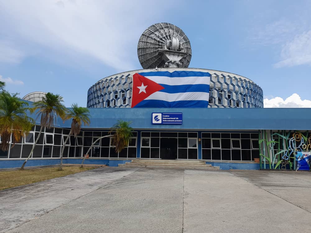 📡 Hoy celebramos 52 años de la Estación Terrena Caribe: pilar silencioso de nuestras comunicaciones satelitales. Desde 1973, conectando a Cuba con el mundo, con precisión, resiliencia y visión orbital.
#EtecsaConCuba