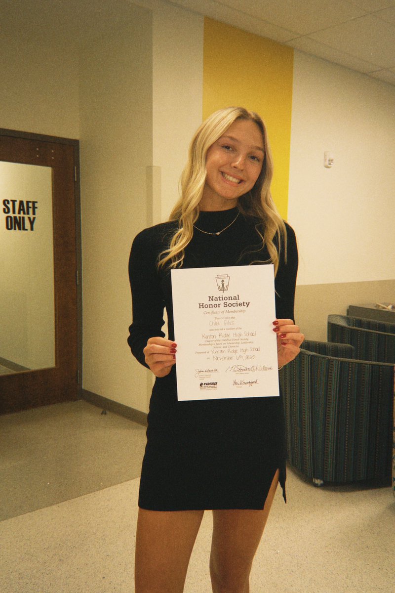 Chloe Glass 2027 tweet media