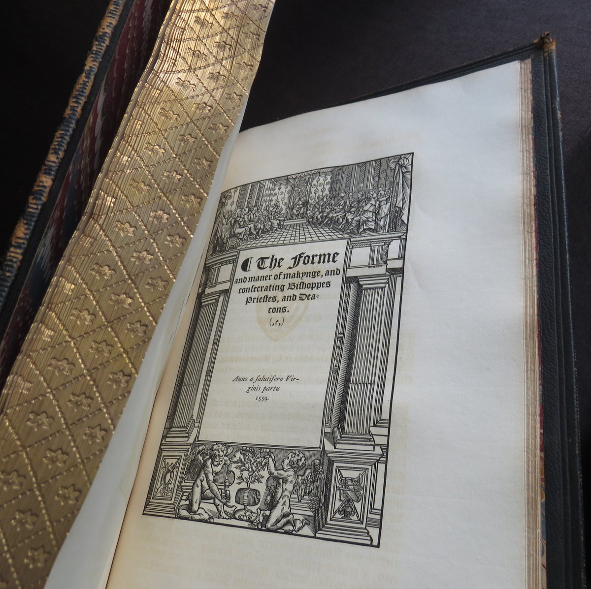 wisdompedlars's tweet photo. BOOK of COMMON PRAYER 1844 Q. ELIZABETH Grafton 1559 PICKERING Gothic WHITTINGHAM
#books #antiquarian #19thcentury #CommonPrayer #Grafton #facsimile #QueenElizabeth #prayer #gauffered #bookauction
https://t.co/yBgEb39Fsf https://t.co/H1usHtcJIg