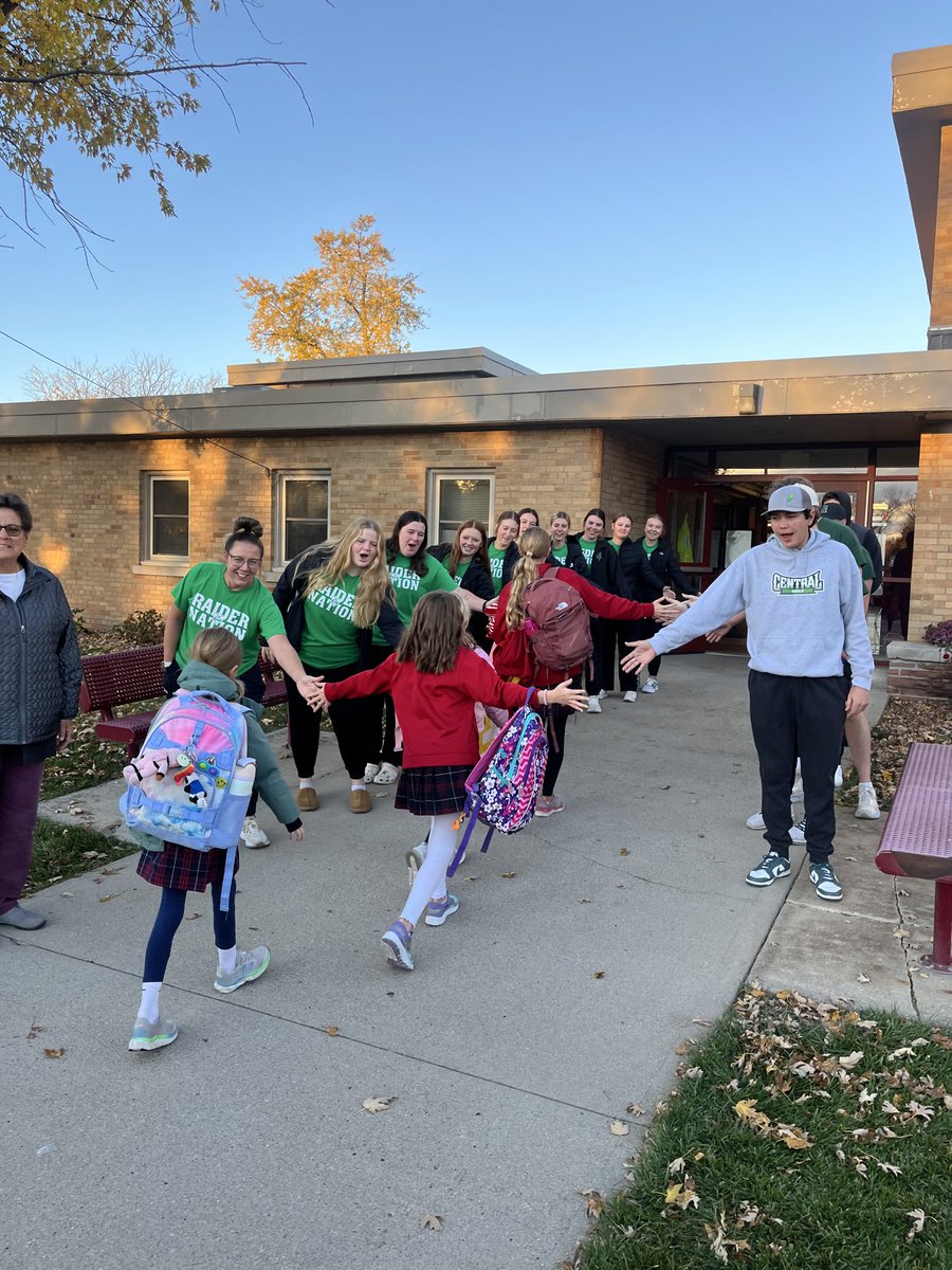 CCCSoftball1's tweet photo. 𝑯𝒊���𝒉-𝑭𝒊𝒗𝒆 𝑭𝒓𝒊𝒅𝒂𝒚!

Thank you St. Bonaventure Elementary for letting us and Men’s Golf spend the morning with you!  

#GoRaiders https://t.co/b3SN8aFnh7