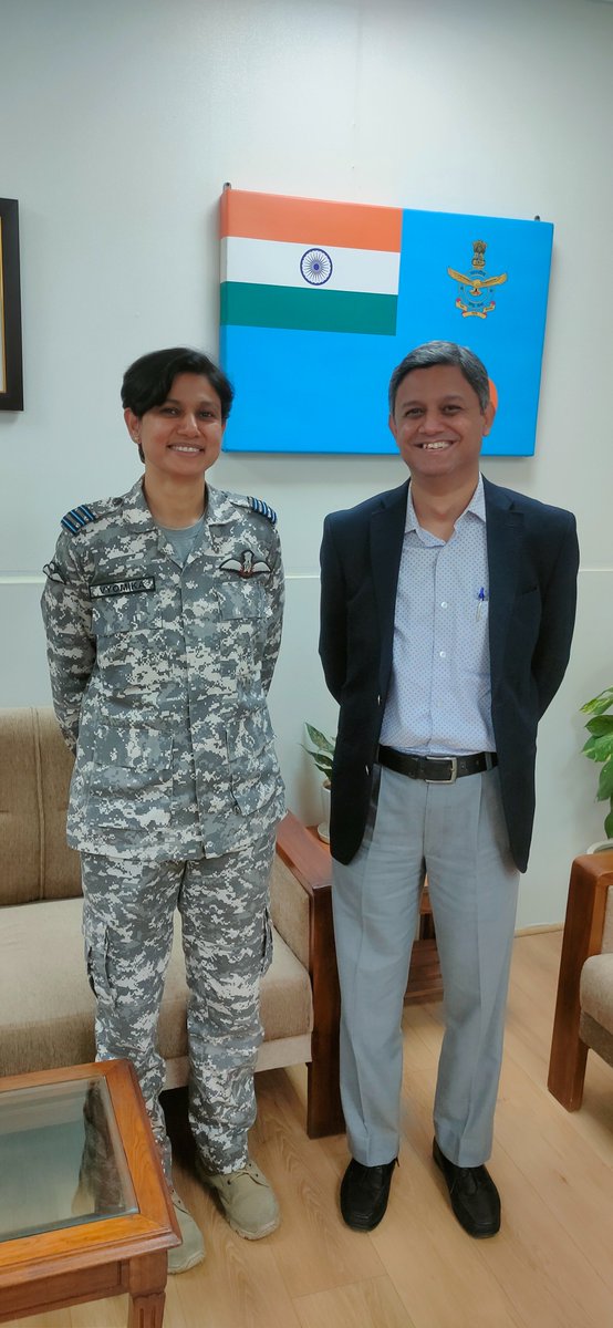 krishnakant_75's tweet image. Had the privilege of meeting Wing Commander Vyomika Singh today. Her exemplary service, professionalism, and dedication to the nation are truly commendable. 
🇮🇳🚁
#OperationSindoor #IndianAirForce #NariShakti #WomenInUniform