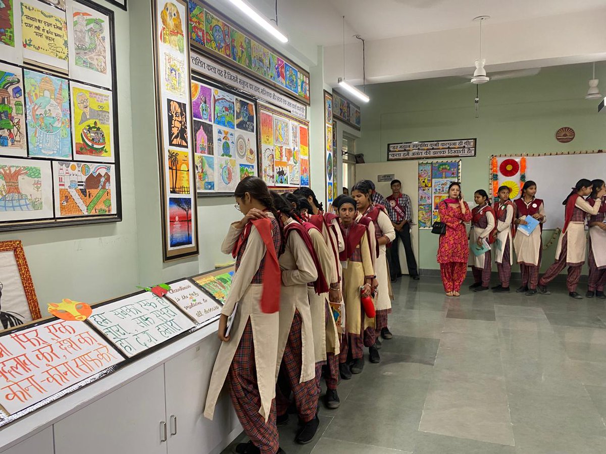 KBhikhiwind's tweet image. ✨ Knowledge Exchange Program ✨

Students of PM SHRI Kendriya Vidyalaya BSF Bhikhiwind and PM SHRI Govt. Sr. Sec. Girls School, Sursingh actively participated in a Knowledge Exchange Program held at PM SHRI KV BSF Bhikhiwind.