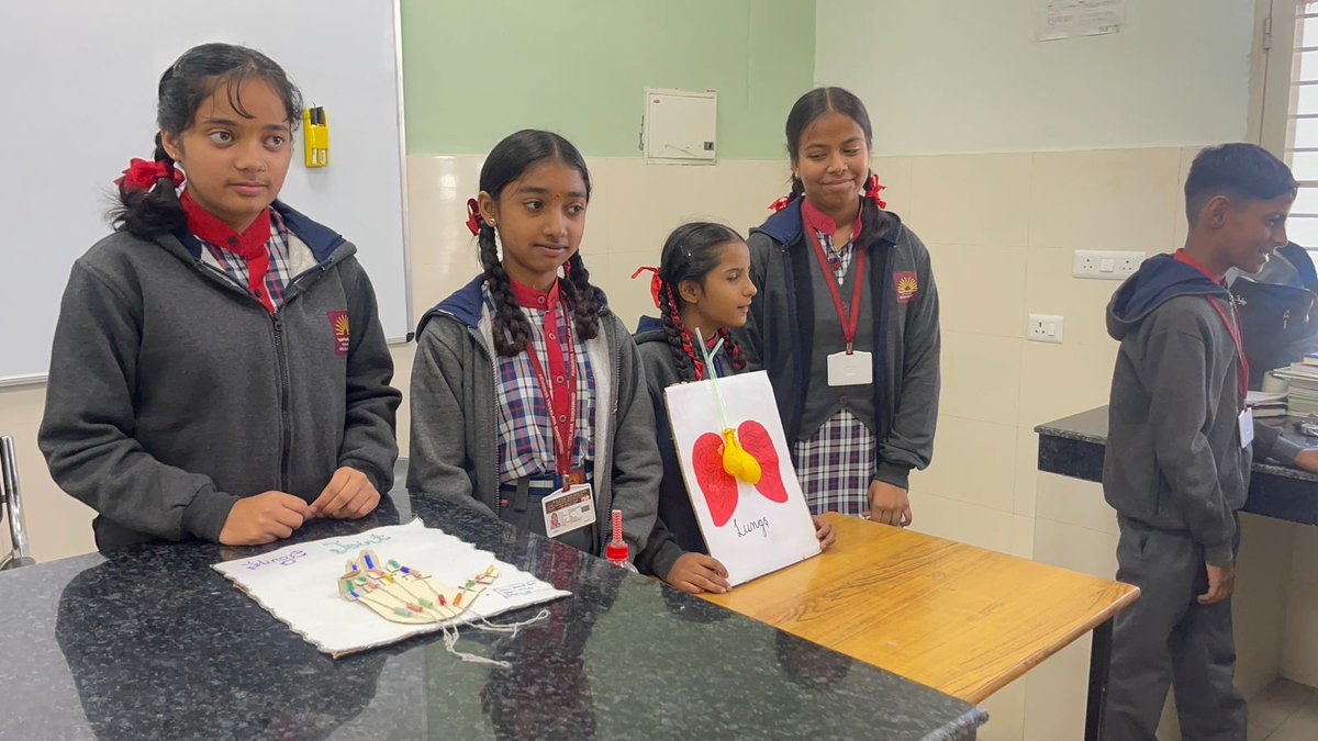 KBhikhiwind's tweet image. ✨ Knowledge Exchange Program ✨

Students of PM SHRI Kendriya Vidyalaya BSF Bhikhiwind and PM SHRI Govt. Sr. Sec. Girls School, Sursingh actively participated in a Knowledge Exchange Program held at PM SHRI KV BSF Bhikhiwind.