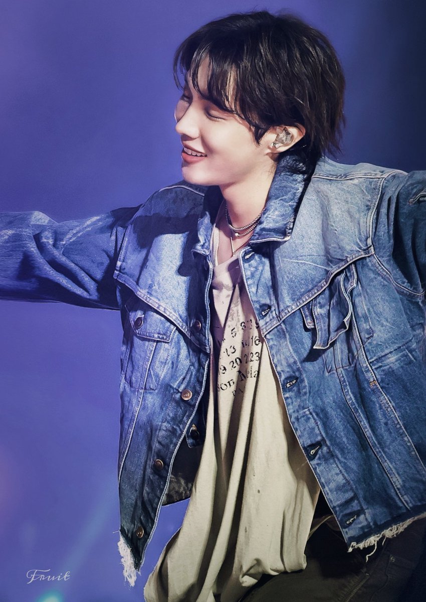 Helium0218's tweet image. I vote #jhope for #2025MAMAVOTE