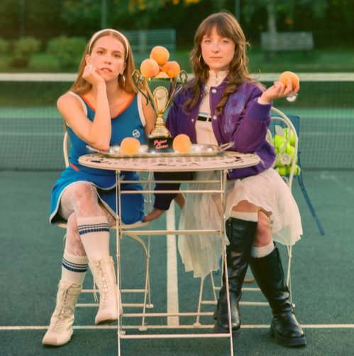 UnitedSongbird's tweet photo. 🎧 Opening lines describing a long flight and trying not to cry or throw up airplane wine, watching "Meryl Streep" movies to distract yourself is unique and creative. #LouiseMacphail &amp; #KristinMcFadden are #PrimaQueen 🥂 #altpop #indierock #folkpop 
   https://t.co/Qcu4IECVKX https://t.co/Mrrwe6BqWL