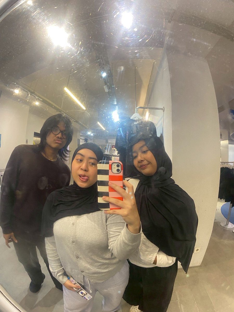 loopysars's tweet image. Me lov my keluarga jahim gue