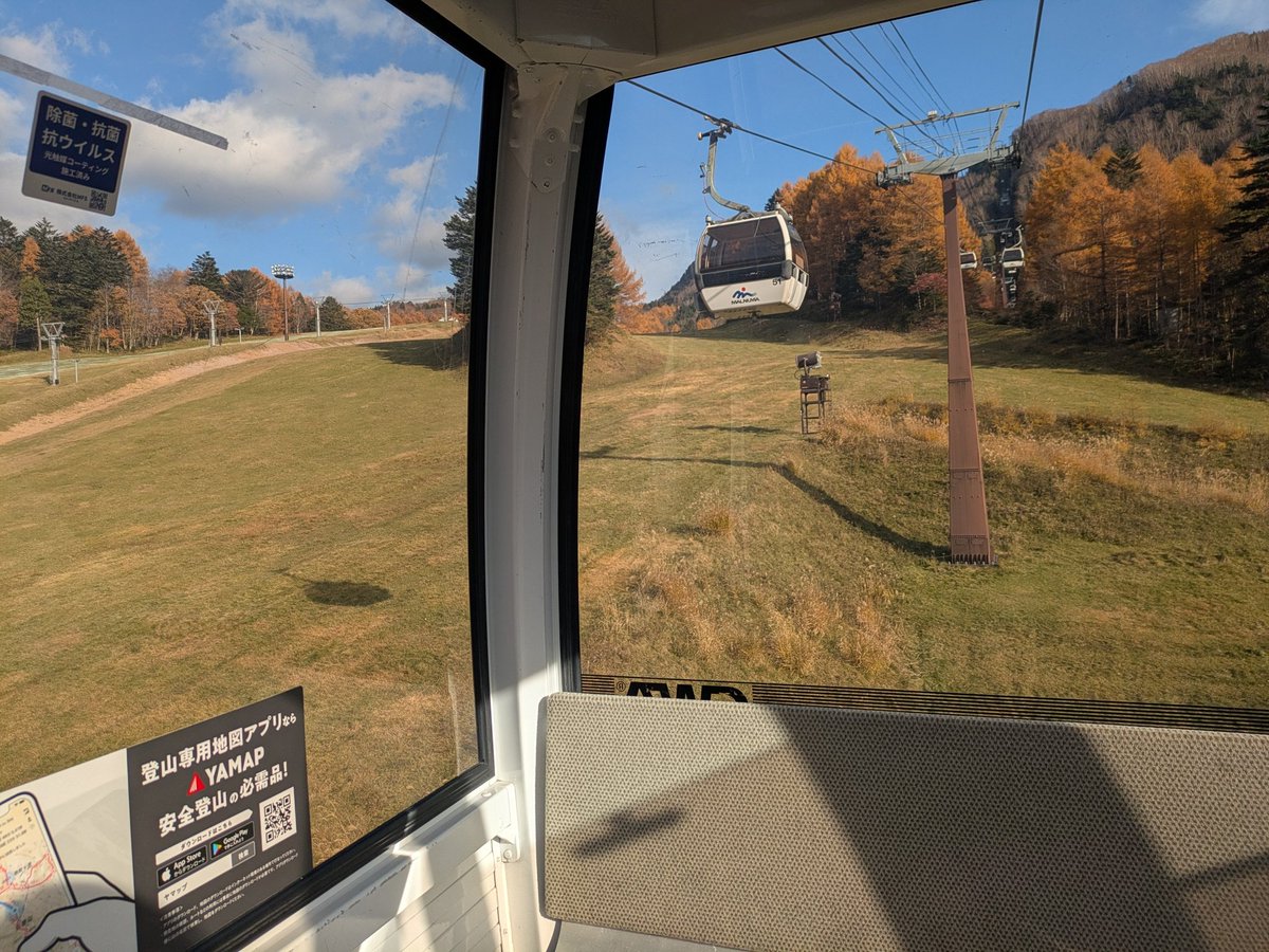 SAMSON2503's tweet photo. 紅葉ドライブ🚗
確かにDG-5の乗り心地良いわー、乗り心地良いと運転疲れない事を知った。
因みにいろは坂のロープウェイは混んでて乗れないから丸沼高原スキー場のゴンドラが貸切状態でお勧めです。
残念ながら足湯は先月で終了してた…
因みに山頂の気温は2.6度!
#GR86
#DG5 https://t.co/DdRE3z9ao2