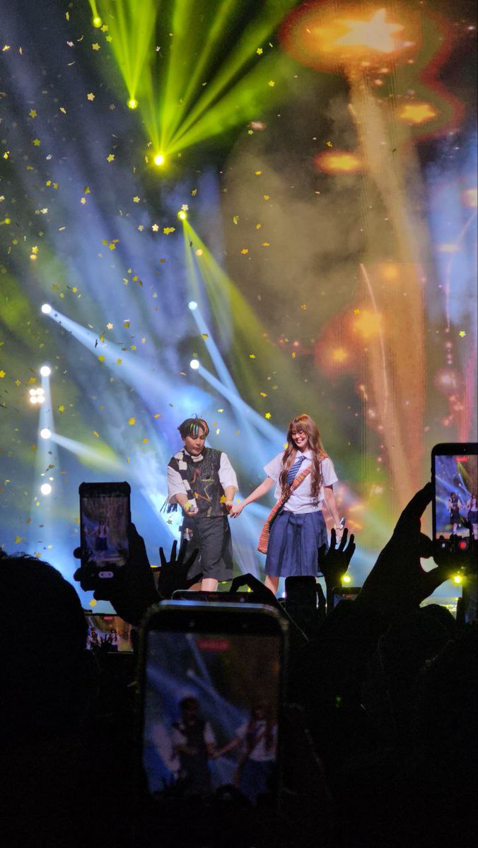 PULPMagazinePH's tweet image. Tonigjt&apos;s vibrant KOLORCOASTER ended with a surprise as Maki surprised the Big Dome with his &quot;Dilaw&quot; performance with BINI&apos;s Maloi! 

#Maki #BINI #Maloi #KOLORCOASTER #KOLORCOASTERConcert #PULPMagazine @tarsierrecords @clfrnia_maki