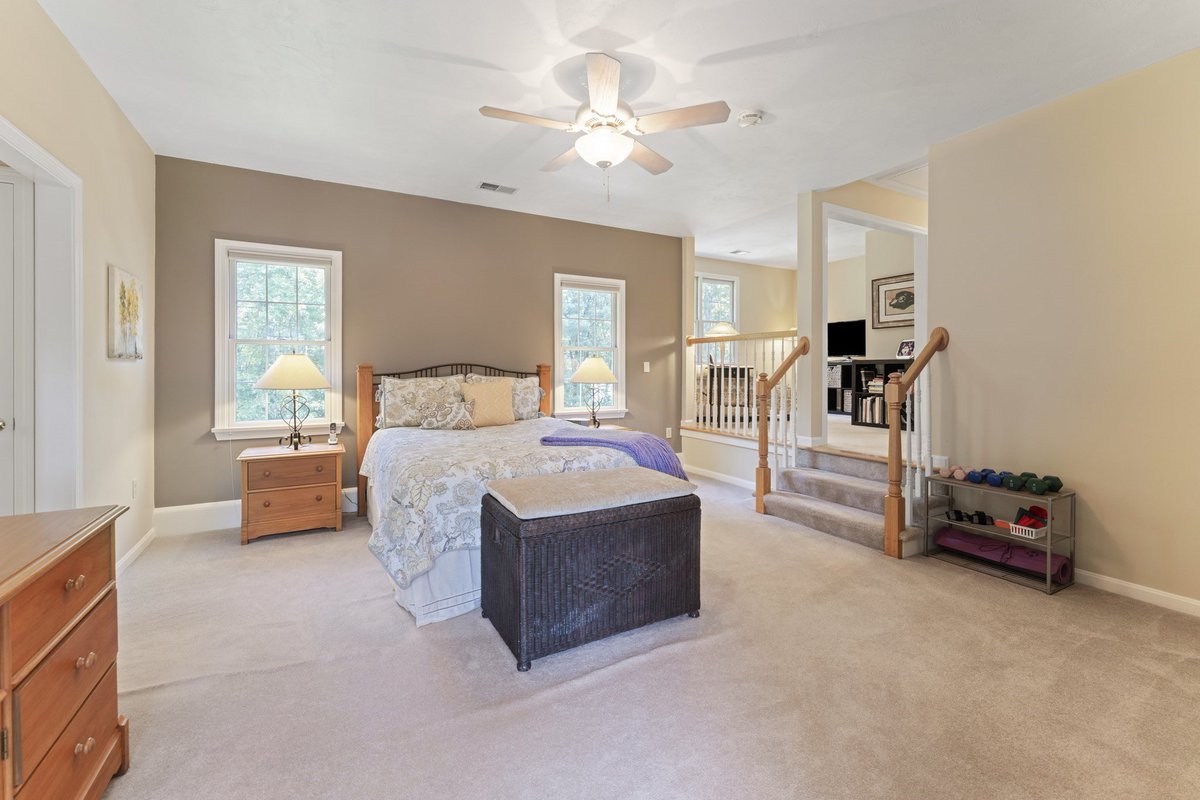 New Listing Alert 🚨 - Norton MA 

14 Downing Drive, Norton, MA, 02766
4 🛏️ 
3.5 🛁 
3,924 sq ft
2.5 car garage
Lower level finished with a walkout
In-ground heated pool 🏊 
Asking: $999,000

Open House🎈 
Sun 11/9/25 - 10:30 AM - 12 PM

#newlistings #newhomeforsale #marealestate