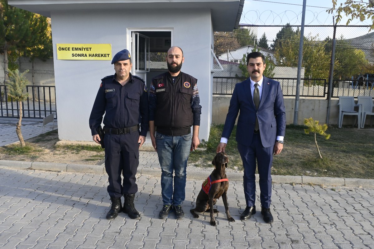 Kaymakamımız Selami Alper Özkan, ilçe genelinde yürütülen güvenlik hizmetlerini yerinde incelemek ve jandarma personeliyle bir araya gelmek amacıyla Gürün İlçe Jandarma Komutanlığını ziyaret etti.
