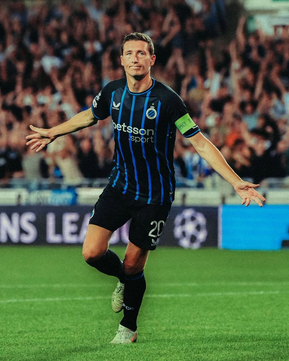 Aprovecho esta semana mágica para hacer mi campaña. Centrocampista belga de 1'95m, pero con pies de seda, una visión privilegiada y llegada a gol única. Domina el juego andando desde la mediapunta. Don Hans Vanaken.