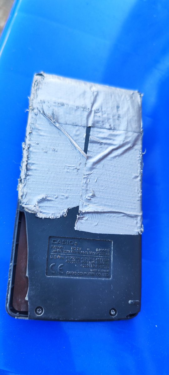 pbaloli's tweet photo. @CASIOedu Mi calculadora, con 25 años, ha sido tuneada y extraviada en varias ocasiones. Lo peor, cuando cayó de un tercer piso y, desde entonces, le han quedado secuelas estéticas, pero sigue funcionando como el primer día #DeMiCasioAJapón https://t.co/Dt3OzJLrHI