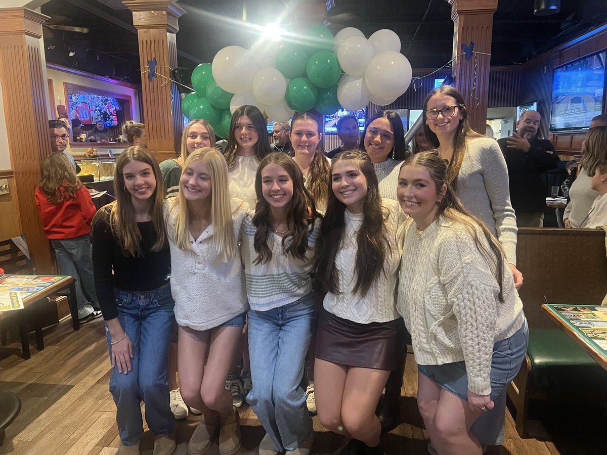 Varsity and JV had their banquet on Wednesday night @ Jojo’s! Congrats to Seniors Lily Zimmerman and Corinne Christeon for being honorable mentions for the GCC team! We are sad to see our seniors go, but wish them luck as they go to college! Follow us for more updates 💚💛🐝