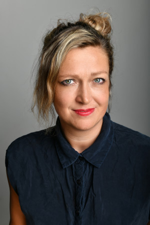 In cinemas now #LollyJones plays Jane in #Dragonfly
lipservice.co.uk/artist/lolly-j…