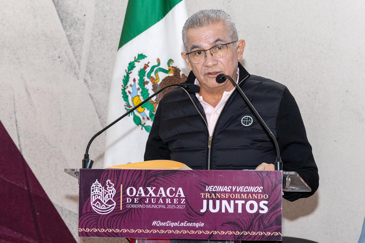 raychagoya's tweet photo. Hoy compartí con las y los medios una noticia importante para nuestro equipo.
Mi compañero y amigo @noejaracruz emprende una nueva encomienda, con la misma pasión que siempre ha mostrado por Oaxaca de Juárez. 
Respeto su decisión y reconozco su entrega, trabajo y compromiso con las vecinas y vecinos.
En este gobierno, ningún lazo de sangre ni amistad ha estado o estará por encima del mérito ni de los principios de la Cuarta Transformación. 
Seguirmos trabajando con el compromiso de construir una ciudad más limpia y segura para todas y todos.