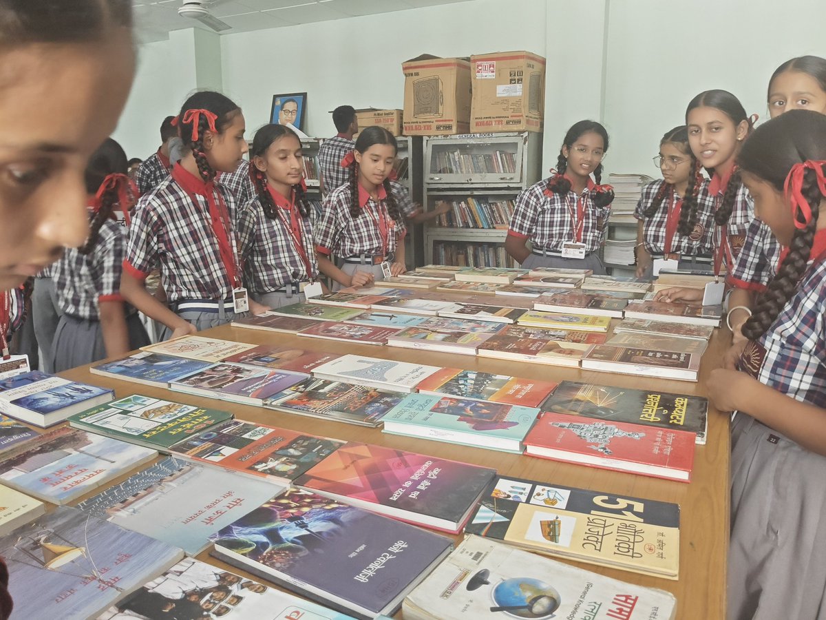 KBhikhiwind's tweet image. Hindi Book Exhibition at PM Shri Kendriya Vidyalaya BSF Bhikhiwind
