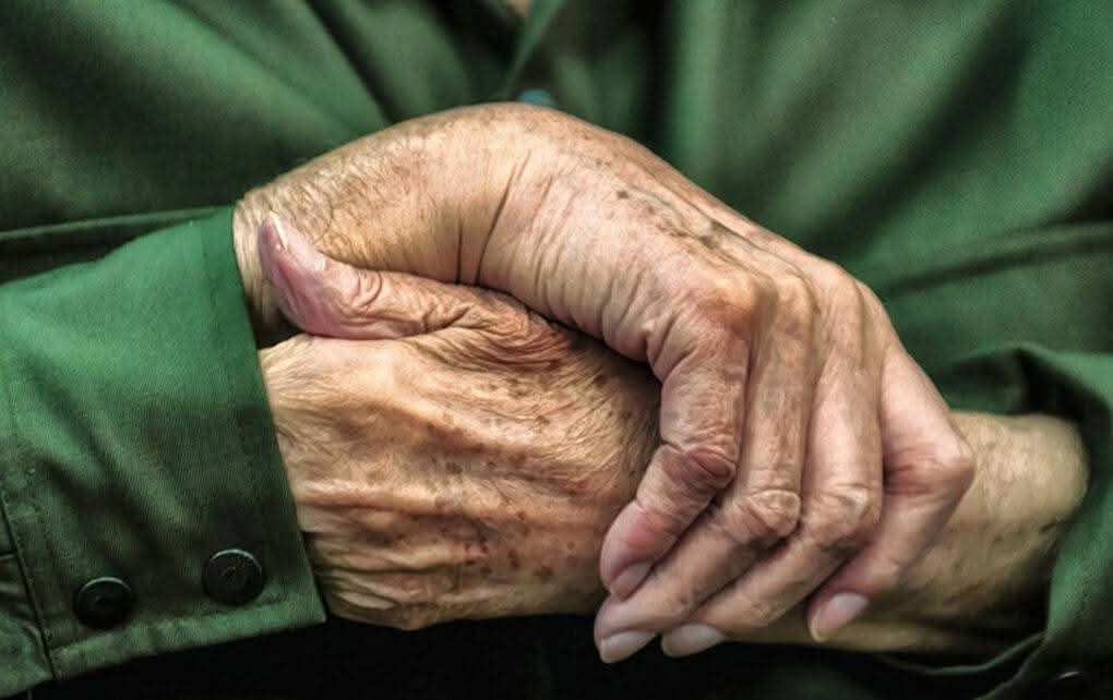 No te suertes de mi mano que aún no se andar bien sin tí.
#100AñosConFidel