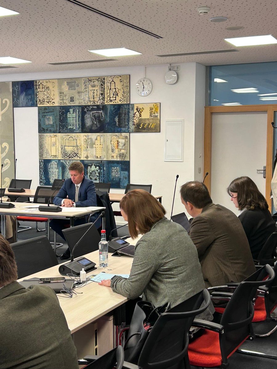 Es ist 🇩🇰 EU-Ratspräsidentschaft 2025 <a href="/eu2025dk/">Danish Presidency of the Council of the EU 2025</a> &amp; auch die deutschen Bundesländer schauen auf Dänemark. Darum geht unsere "Tour de Deutschland" weiter: Während <a href="/BotschafterDK/">Thomas Østrup Møller</a> heute <a href="/Landtag_Hessen/">Hessischer Landtag</a> &amp; <a href="/RegHessen/">Staatskanzlei Hessen</a> besucht, ist Botschaftsrat Uffe Grøn-Sørensen in <a href="/sachsenanhalt/">Sachsen-Anhalt</a> 🇩🇰🤝🇩🇪