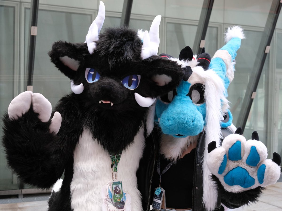 Des sourires et des souvenirs ✨ #FBL13 

🦌<a href="/kashiir_/">Kashiir</a> 
🐶<a href="/Cytix69/">CYTIX</a> 
🐱<a href="/SeliChat/">💙 Seli ✨🔜 Canthrofur</a> 
🐱<a href="/Dreamink_Art/">🌻 Dreamink Art 🌻</a> 
📸<a href="/Hatigre_/">Hatigre</a>