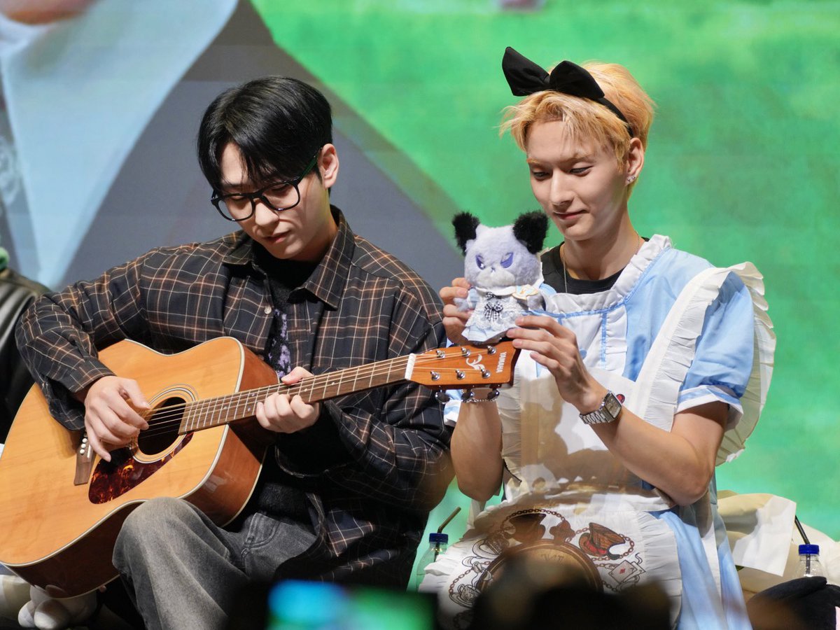 9ook1eRun's tweet image. 251107 apple music

🐹🦊~♪

#XdinaryHeroes #엑스디너리히어로즈
#엑디즈  #Gunil #건일 #구건일 #오드 #Ode #오승민