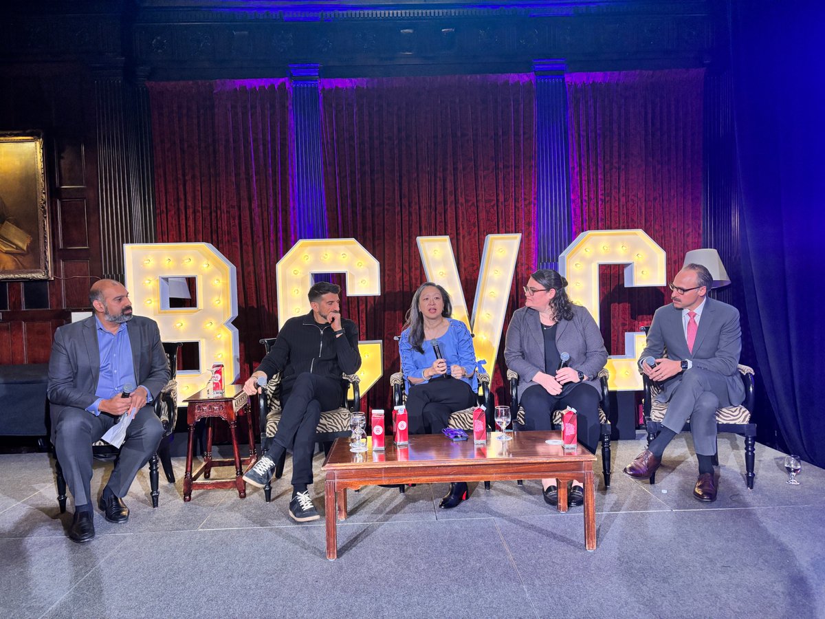 bloccelerate's tweet photo. The panel, "Bridges or Battles: Can DeFi and TradFi Coexist?" just concluded!

Panelists: Cynthia Lo Bessett (@Fidelity), Kathleen Wrynn (@Invesco), @_teddyfuse (@bitwise), @SergeyNazarov (@Chainlink), and @chadcascarilla (@Paxos)

Moderator: Anand Radhakrishnan, Senior Advisor to Bloccelerate

They discussed whether DeFi and TradFi can build bridges or are destined for battles 🌉