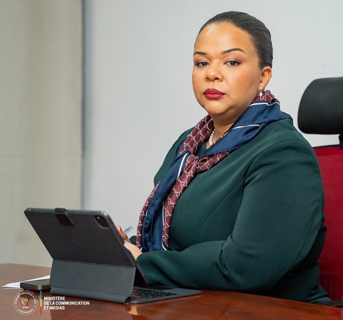 La ministre des affaires étrangères Wagner Kawikwamba réplique face attaques dirigées contre elle notamment sur le responsable de sa grossesse. 
Tout mon soutien à <a href="/ThereseWarner17/">Therese Warner</a> qui a droit à sa vie privée.