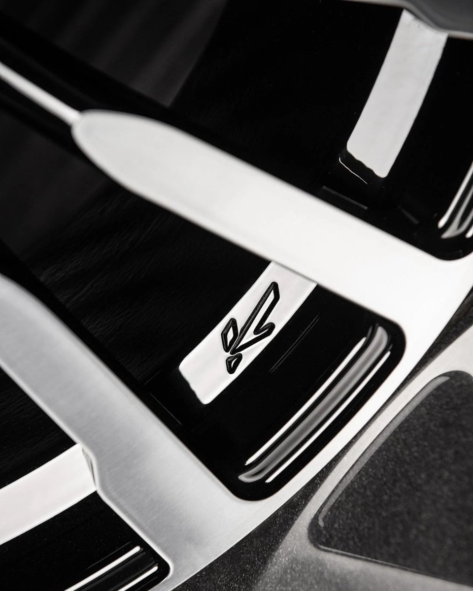 ProjectKahn's tweet image. Type 61 Forged Lightweight Alloy Wheels – Suitable for Rolls-Royce Cullinan (2018–Present)

Front Wheel Size: 10 x 24&quot;
Rear Wheel Size: 10 x 24&quot;
Colour: Gloss Black / Diamond Cut
Vehicle Fitment: Rolls-Royce Cullinan (2018–Present)

projectkahn.com/collections/ro…

#KahnDesign