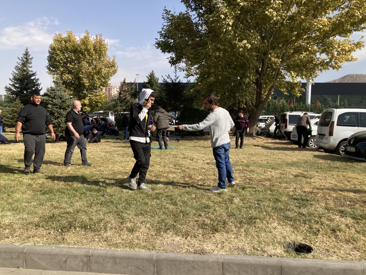 "Asgari Değil İnsanca Yaşam İçin Mücadeleye!" bildirilerimizi Organize Sanayi Bölgesi'nde işçilere ulaştırdık.