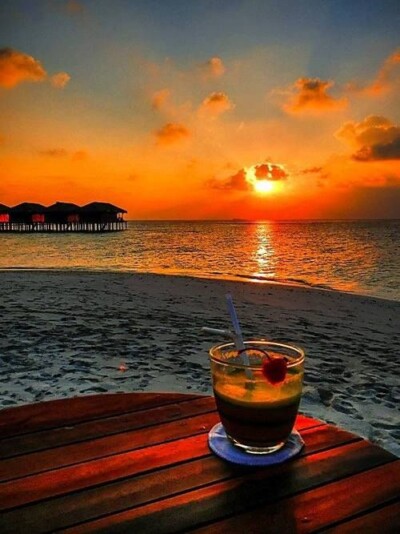 لا تنتظر الطريق ينفرش قدّامك بالورود…
الطرق اللي تستاهل، دايمًا تبدأ بصخرة، وجدار، وخوف.
بس الغريب؟ أول خطوة دايمًا هي اللي تفتح الباقي…
لو تحرّكت اليوم، ولو بخطوة صغيرة…
بتشوف كيف الحياة تتبدّل قدّامك شوي شوي.
#قوة #بداية
<a href="/A_SH996/">القائد عمار شميس</a>