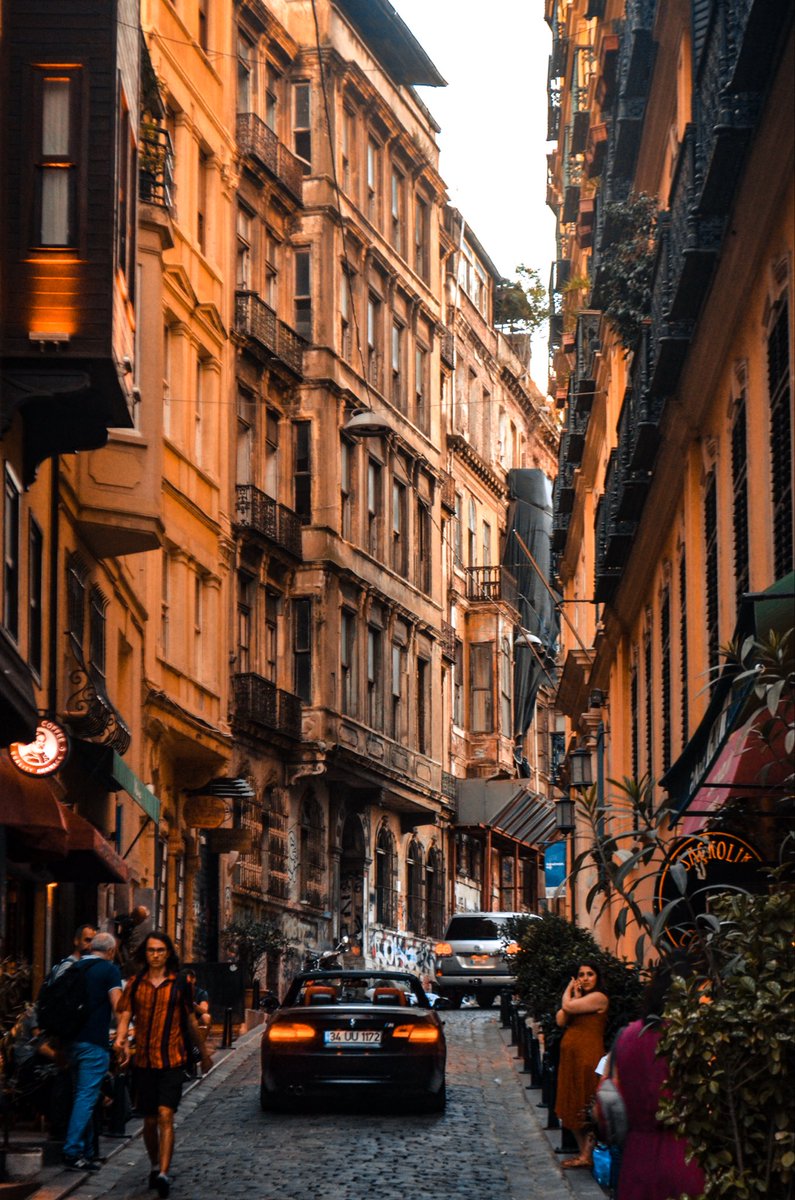 vardarious's tweet photo. Galata’nın kendisi ayrı çevresi ayrı güzel. https://t.co/LEObhpCUMy