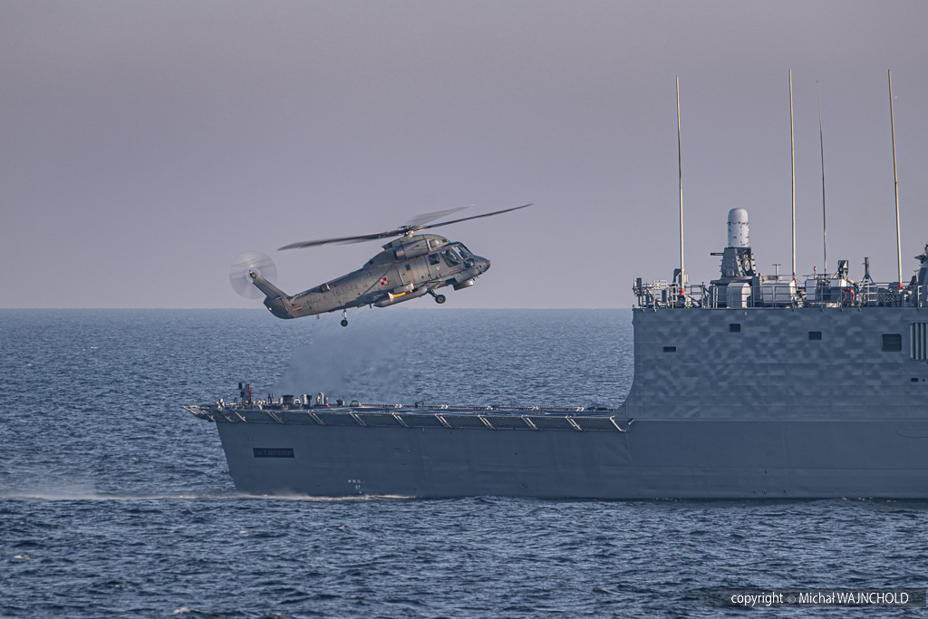 Wczoraj ostatni sprawny SH-2G wykonał ostatnie lądowania i starty na obu fregatach. Smutny rok dla Gdyńskiej Brygady lotnictwa Marynarki Wojennej. Smutne czasy dla naszego lotnictwa śmigłowcowego. Przyszłe lata zapewne radośniejsze zapewne nie będą. <a href="/MarWojRP/">Marynarka Wojenna RP/ Polish Navy</a>