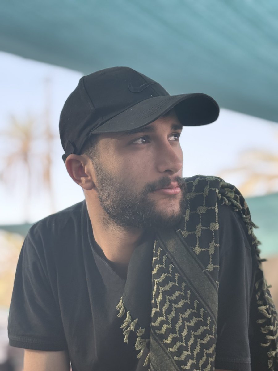 Haidar__Alawi's tweet image. وقتی داری اونور و نگاه میکنی کوت کن.