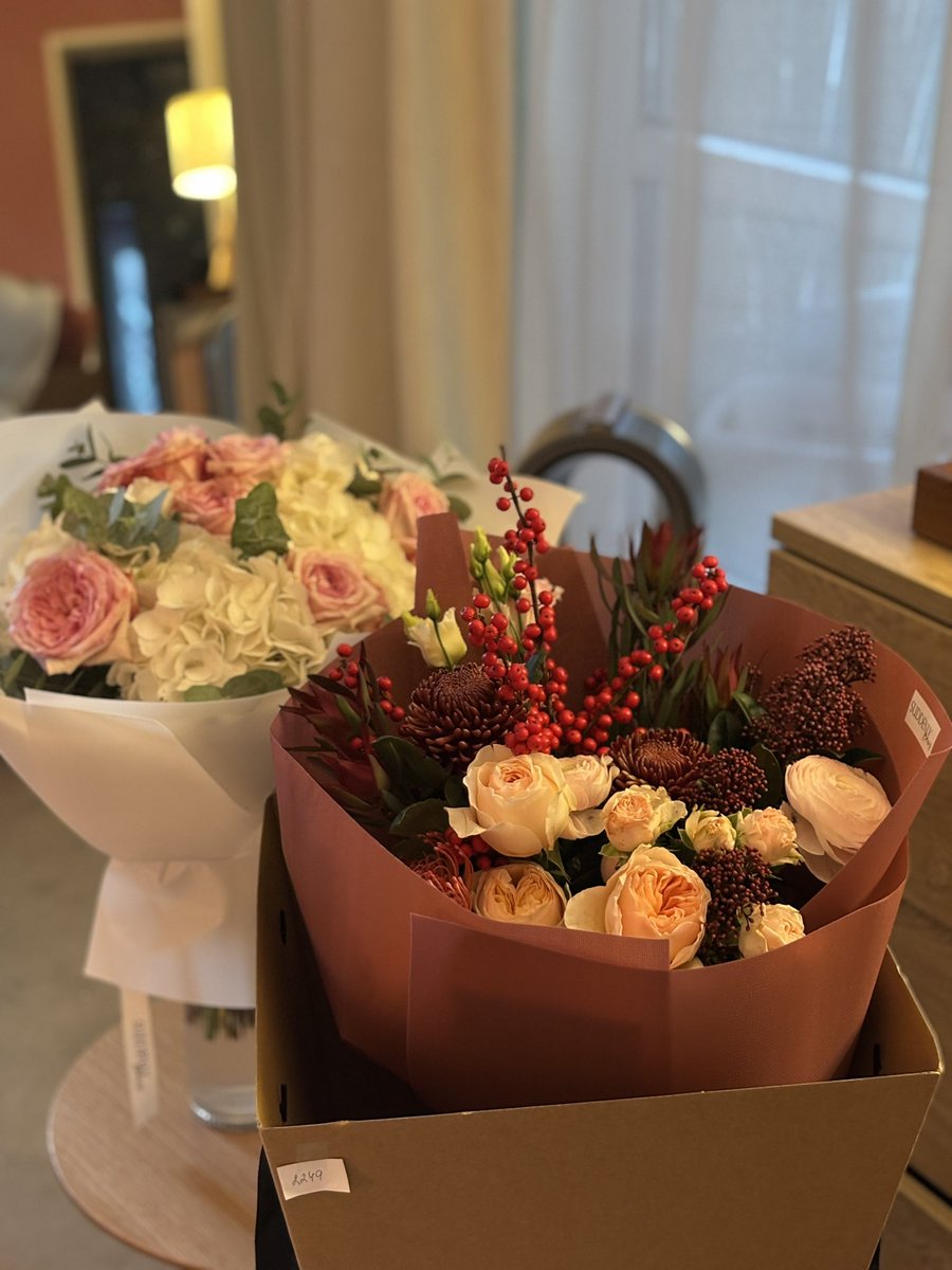 I love it when my subs make sure that my house always has fresh flowers 😘