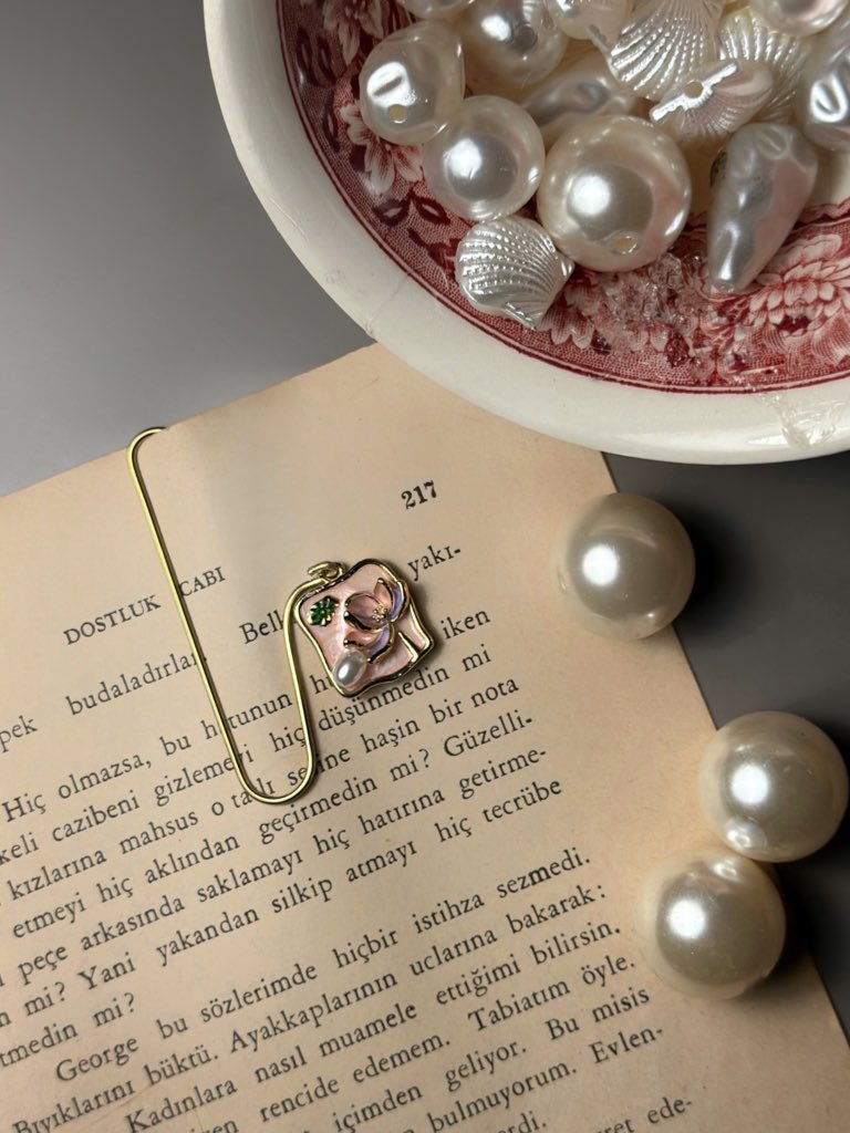 hediyeleşme 🧚‍♀️

2 kişiye inci detaylı ayracımdan hediye etmek istiyorum. yorum veya rt yapmanız yeterli olacaktır. 🤍