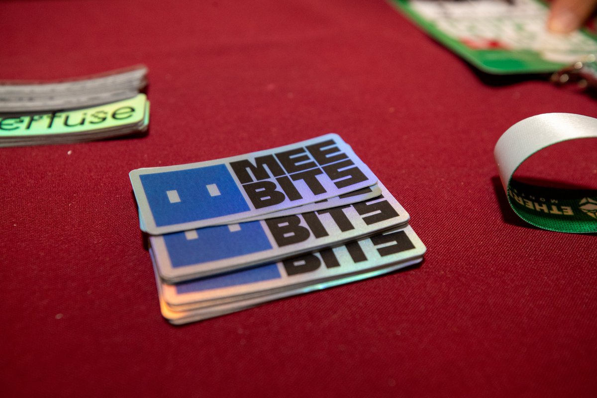 ethereum_mexico's tweet image. Los Ethereans en Monterrey disfrutaron al máximo la merch edición limitada creada especialmente para #ETHMexico2025. 👕🔥

¡Gracias @MeebitsNFTs  por hacerlo posible! 💙