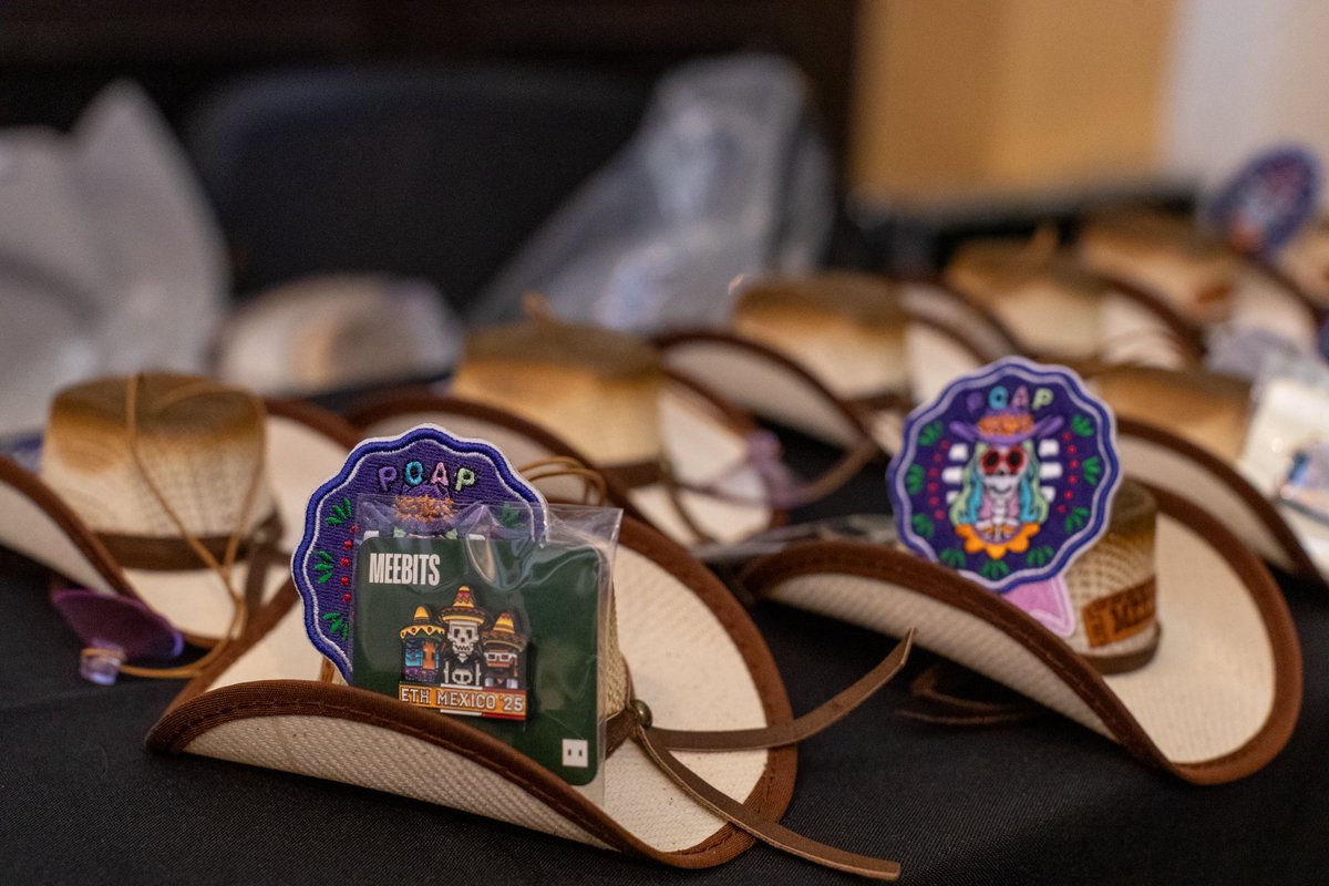 ethereum_mexico's tweet image. Los Ethereans en Monterrey disfrutaron al máximo la merch edición limitada creada especialmente para #ETHMexico2025. 👕🔥

¡Gracias @MeebitsNFTs  por hacerlo posible! 💙