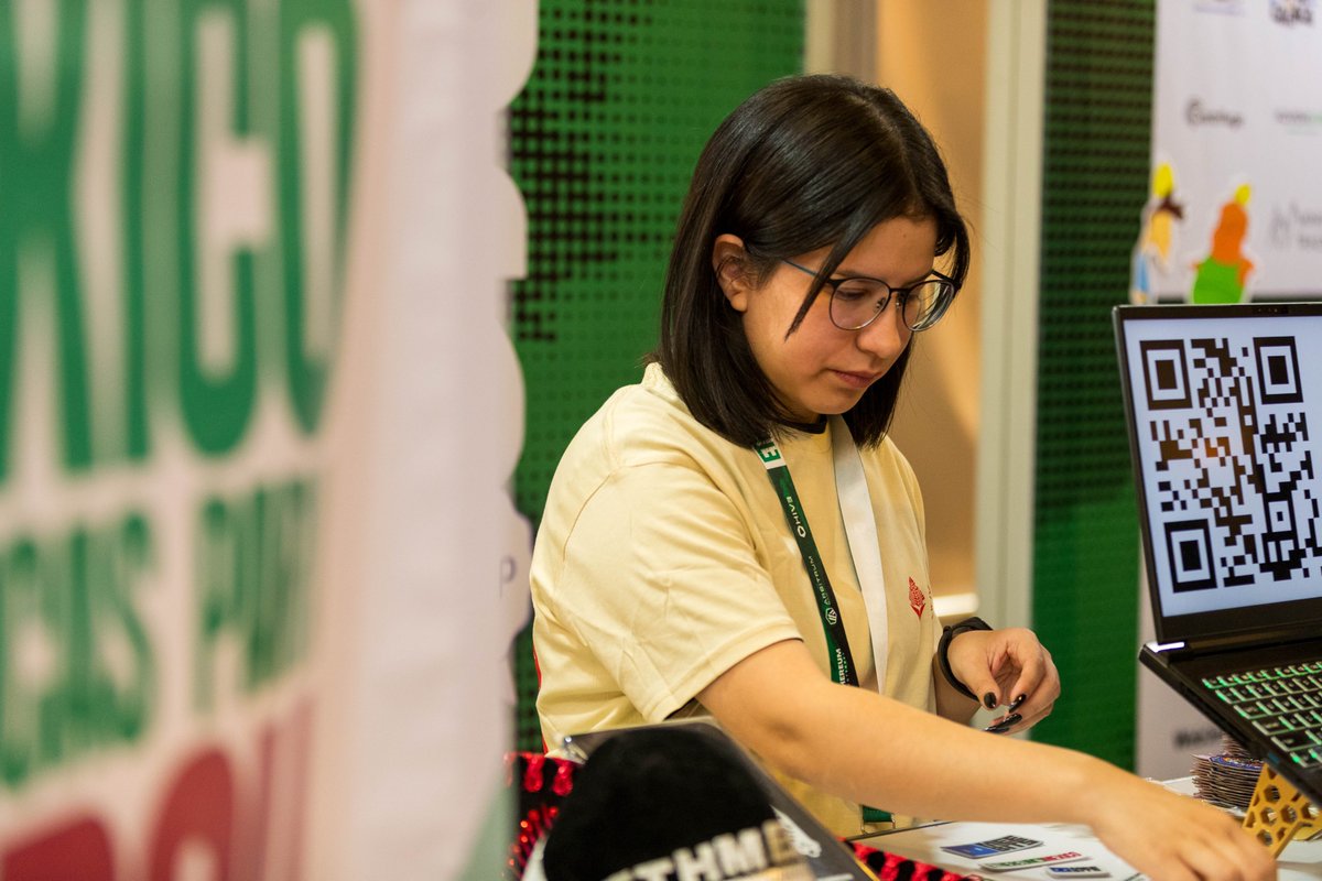 ethereum_mexico's tweet image. Los Ethereans en Monterrey disfrutaron al máximo la merch edición limitada creada especialmente para #ETHMexico2025. 👕🔥

¡Gracias @MeebitsNFTs  por hacerlo posible! 💙