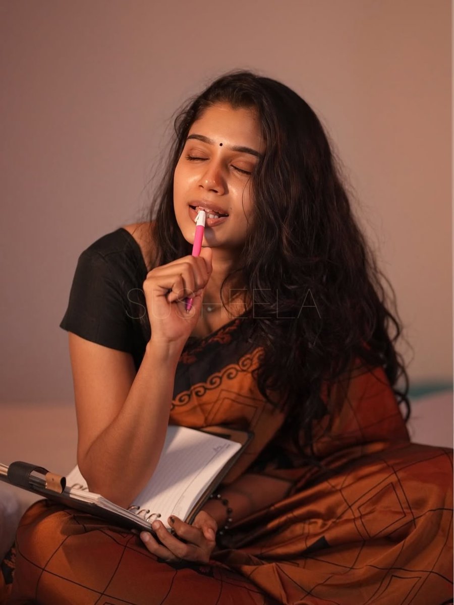 Enu bareyuvudu.. baredu Hege mareyuvudu..!!!

#aradya_official