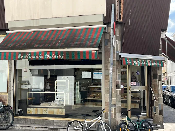 Heerlijke Kosher bakkerij op de hoek Terliststraat 1 in Antwerpen. Hele lieve jongedame uit Manchester die me hielp. Als ik in Antwerpen ben een aanrader ❤️