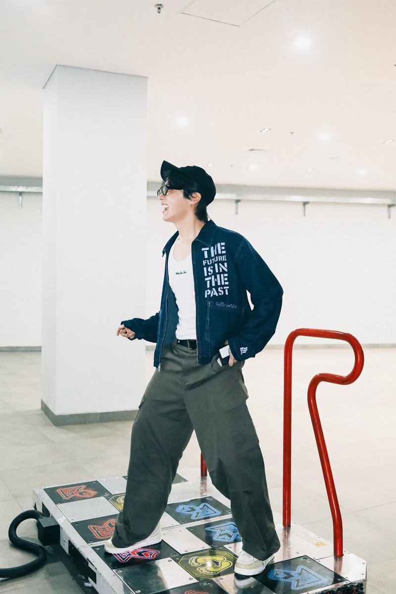 yourmyhopeth's tweet image. ทุกคนแอดเพิ่งสังเกตุกระเป๋าเสื้อเจโฮปมีภาษาไทยปักด้วยค่ะ!! 😳❗️

ยมฮ.ขอคนละ 1 รี / 1 เมนชั่น แวะมาเติมคะแนนให้เจโฮปหน่อยน้า 🗳️👇🏻

I’m voting #Jhope for the #2025MAMAVOTE