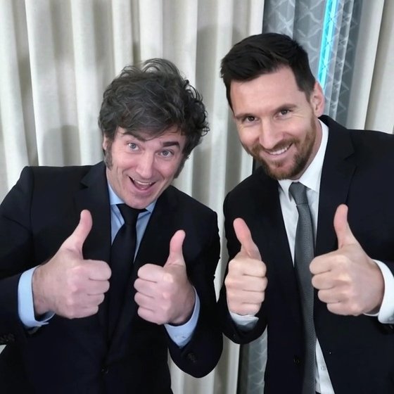 ROVERGG's tweet photo. ®️ A llorar! @javiermilei y @leomessisite https://t.co/NhrxImeHao