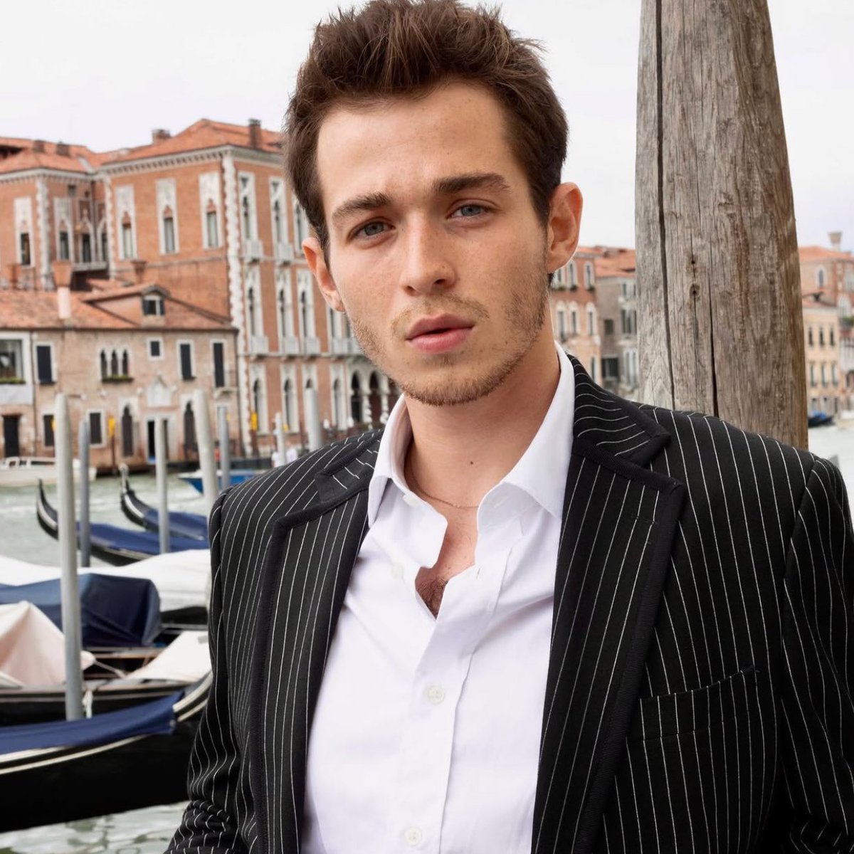 bir iki seneye kalmaz çağan efe ak ve can bartu’yu geleceğin jönleri olarak görürüz düşman olsalar falan izlemesi harika olur