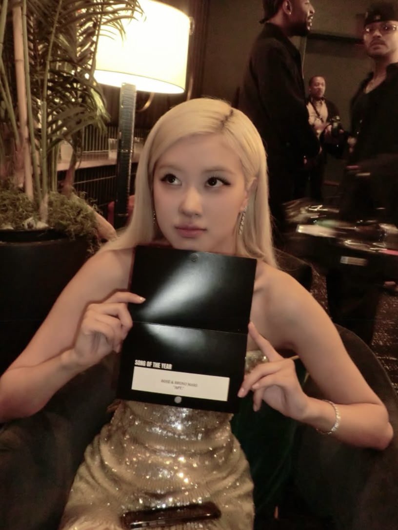 wtunnie_06's tweet image. 😝😝#ROSÉ #rosé #roségrammy